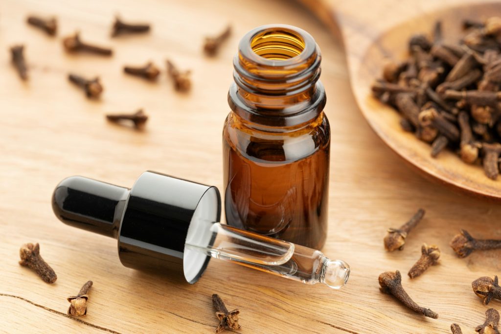 Clove essential oil